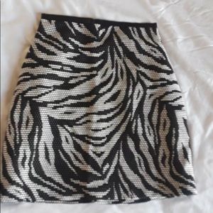 H&M Sz 4 Skirt Faux Leather  Exposed Zipper Zebra